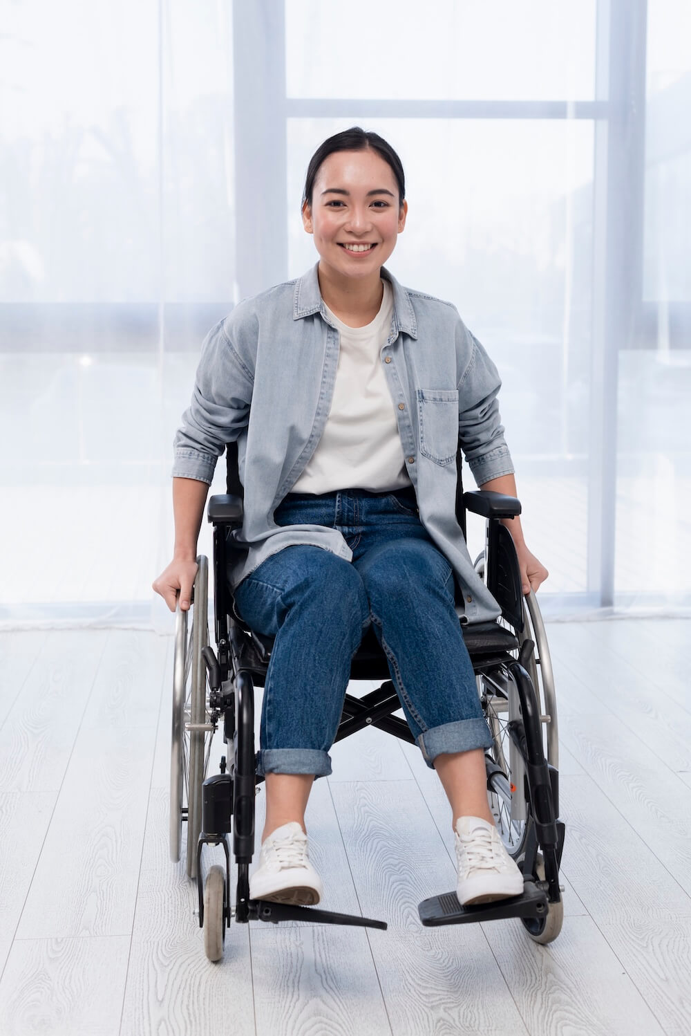 full-shot-happy-woman-wheelchair (1)